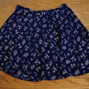 Forever 21 skirt  size M, Navy with white flower pattern
